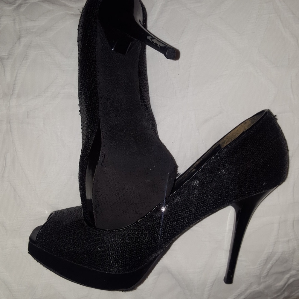 Steve Madden Black Pumps